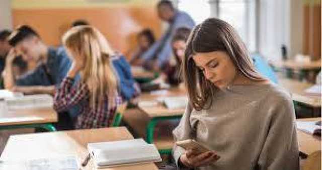 سکولوں میں موبائل فون کے استعمال پر پابندی کی قرارداد پنجاب اسمبلی میں جمع