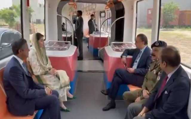 وزیراعلیٰ پنجاب کا پاکستان کی پہلی اربن الیکٹرک ٹرین میں تجرباتی سفر