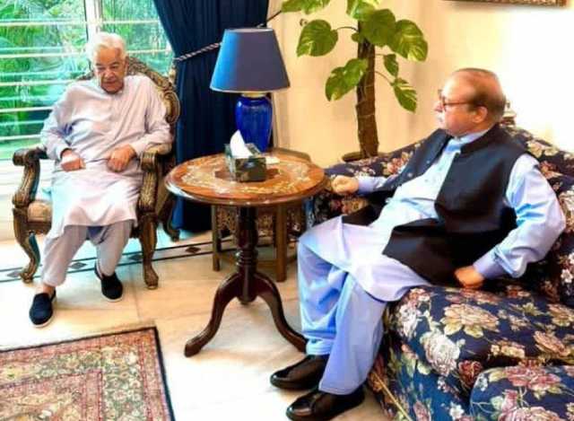میرے حلقے سے ایک افسر ہٹایا گیا اور مجھے پتا بھی نہیں خواجہ آصف کا نواز شریف سے شکوہ