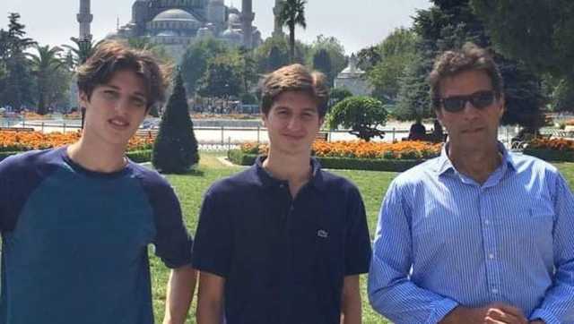 اگر قاسم اورسلمان نے برطانوی شہری بن کر پاکستان آنا ہے توایسی صورت میں برطانوی حکومت نے انہیں مظاہروں اورہجوم سےدور رہنے کی ہدایت کی ہے، عثمان شامی