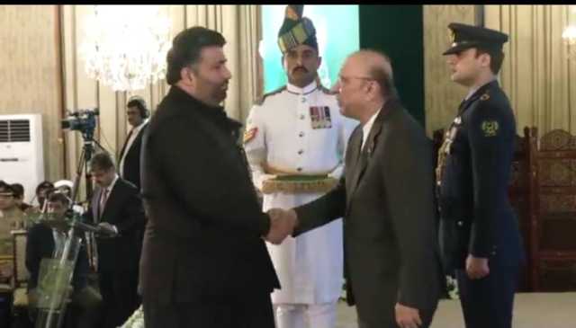 وزیراعظم کے میڈیا کوآرڈینیٹر بدر شہباز کو معرکۂ حق کے دوران صحافت کے شعبے میں نمایاں خدمات پر تمغۂ امتیاز سے نوازا گیا