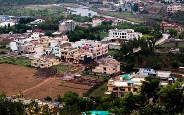 القادر ٹرسٹ کیس: اشتہاری ملزم کی بنی گالہ میں 405 کنال اراضی نیلام