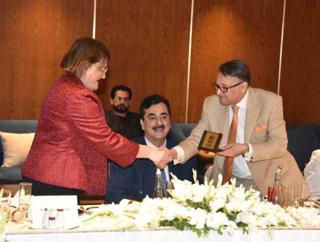 پاکستان اور اٹلی کا مضبوط دوطرفہ شراکت داری کے اعادے پر اتفاق، اوورسیز کمیونٹی پل کا کردار ادا کر رہی ہے: چیئرمین سینیٹ