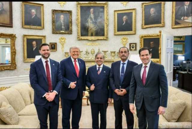 وائٹ ہاؤس نے صدر ٹرمپ سے شہباز شریف اور فیلڈ مارشل کی ملاقات کی تصاویر جاری کردی