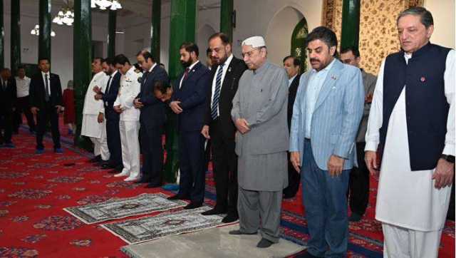  صدر مملکت آصف علی زرداری کا چین میں کاشغر کی تاریخی عیدگاہ مسجد کا دورہ