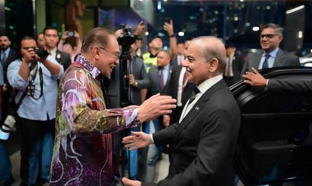 وزیراعظم  شہباز شریف ملائیشیا کے سرکاری دورے پر کوالالمپور پہنچ گئے
