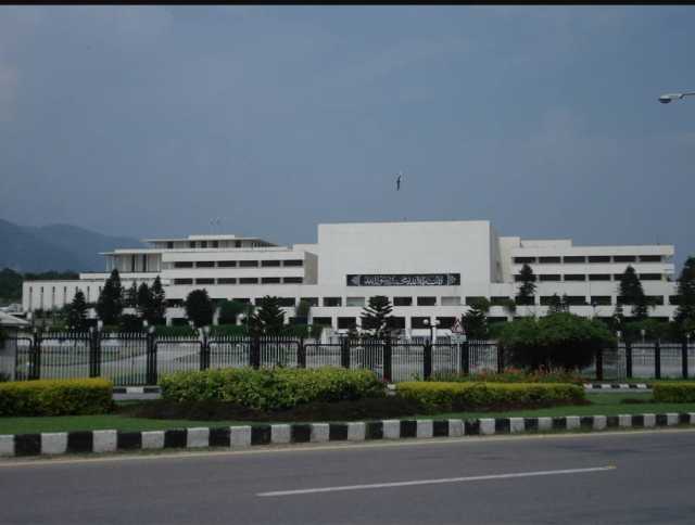 پیپلز پارٹی نے ن لیگ کو آئینی ترمیم کا ڈرافٹ میڈیا سے شئیرکرنے سے روک دیا