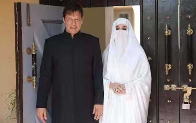 ’مرچیں جلانا، بکرے کے سر قبرستان پھینکوانا‘، بشریٰ کے آنے کے بعد عمران خان کے گھر عجیب رسومات شروع ہوئیں: دی اکانومسٹ