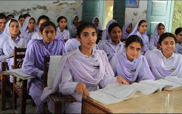 بچوں کو مہنگی کتابیں ، کاپیاں اور یونیفارم بیچنے والے نجی سکولوں کی شامت آ گئی