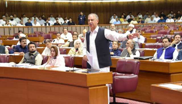 عمرایوب، شیخ وقاص اکرم اور زرتاج گل کے وارنٹ گرفتاری جاری