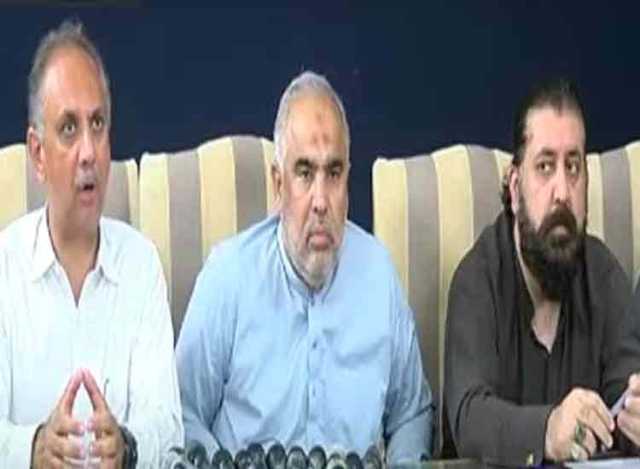 پی ٹی آئی قیادت کا بانی چیئرمین کو منانے اور اراکین کو برقرار رکھنے کا فیصلہ