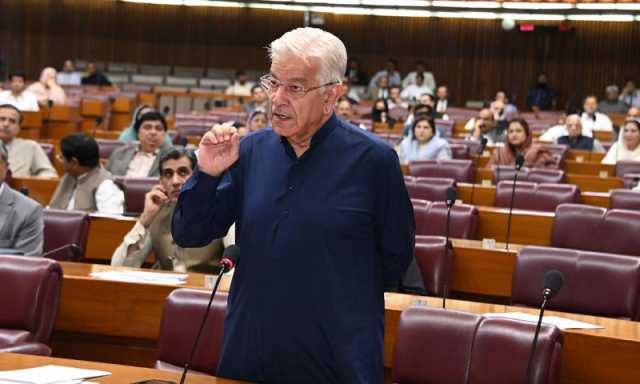 کوئی بیرونی دباؤ قبول نہیں، قوم مطمئن رہے، بھارت کو جواب دینے کیلئے 200 فیصد تیار ہیں، وزیر دفاع