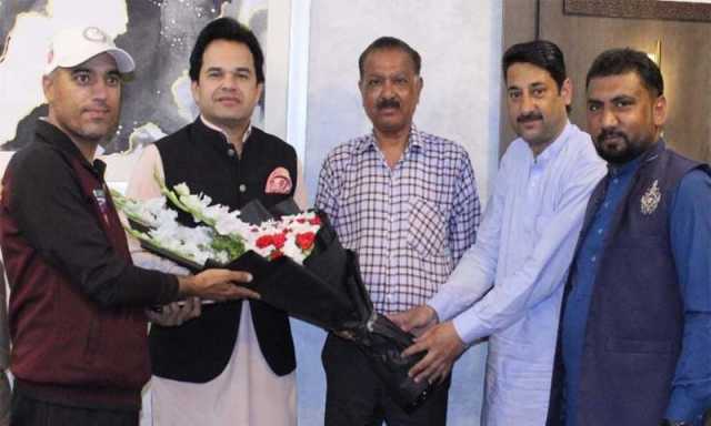 صدر فوٹو جرنلسٹ سہیل ملک کی محمد راشد کوڈائریکٹر سیلز روڈن انکلیو بننے پر مبارکباد