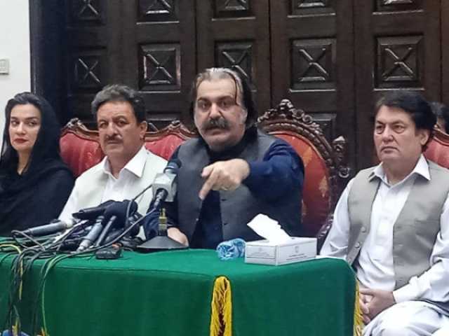 وزیراعلی کے پی اور پی ٹی آئی رہنما ئوں کے درمیان اختلافات کھل کر سامنے آگئے