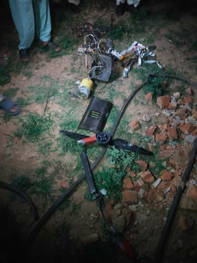 سیالکوٹ ڈالووالی سیکٹر پر پاکستان نے انڈیا کا ڈرون طیارہ مار گرایا، ویڈیو اور تصاویر سب نیوز پر