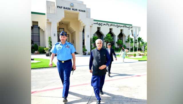 پاکستان سفارتی محاذ پر بھی سرگرم، اسحاق ڈار 3 روزہ دورے پر چین روانہ