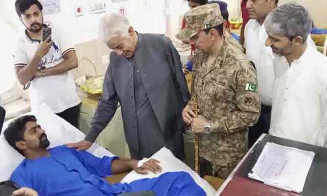 بھارت پر حملے سے قبل آرمی چیف نے نماز فجر کی امامت کروائی، یہ لمحات رقت آمیز تھے، خواجہ آصف