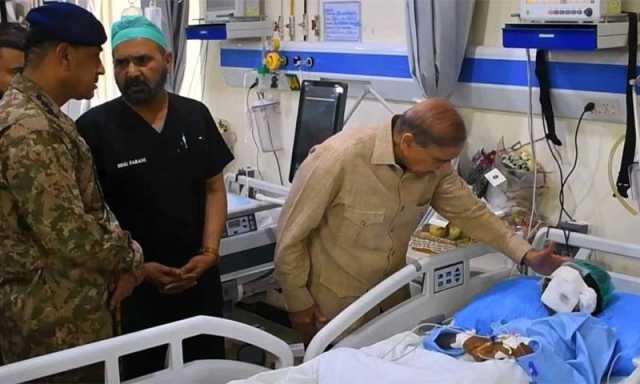 وزیراعظم و فیلڈ مارشل کا دورہ کوئٹہ، بس حملہ میں زخمی بچوں، متاثرین کی عیادت کی