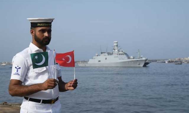 ترکیہ کا جنگی بحری جہاز خیرسگالی مشن پر کراچی بندرگاہ پہنچ گیا، پرتپاک استقبال