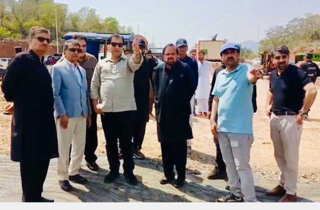 چیئرمین سی ڈی اے کا جناح سکوائر مری روڈ انڈر پاس منصوبے کا دورہ