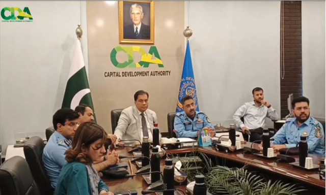 چیئرمین سی ڈی اے اور آئی جی پولیس کی زیر صدارت اجلاس، مختلف مراکز میں غیر قانونی پارکنگ کے خلاف آپریشن کا فیصلہ