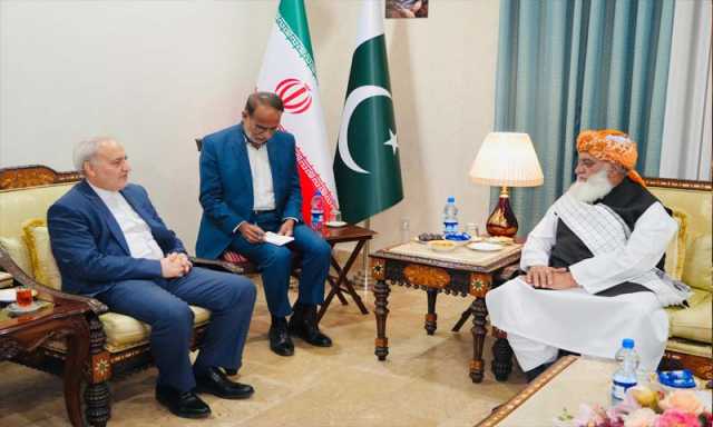مولانا فضل الرحمان کی ایرانی سفارتخانہ آمد، بندر عباس میں بم دھماکے پر اظہار افسوس کیا