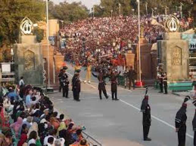 واہگہ بارڈر پر پرچم کشائی، پاکستان زندہ باد کے نعرے گونجتے رہے