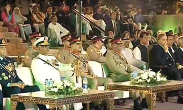 یوم تشکرکے سلسلے میں پاکستان مونومنٹ پرخصوصی تقریب، شاہینوں کا شاندار فلائی پاسٹ