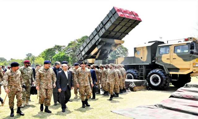صدر آصف زرداری نے گوجرانوالہ کینٹ کا دورہ ،آرمی چیف جنرل عاصم منیر نے صدر مملکت کا استقبال کیا،جوانوں سے خطاب
