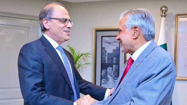 آئی ایف ایم وفد کی اسحاق ڈار سے ملاقات، معاشی ایجنڈے کیلئے تعاون جاری رکھنے کا اعادہ