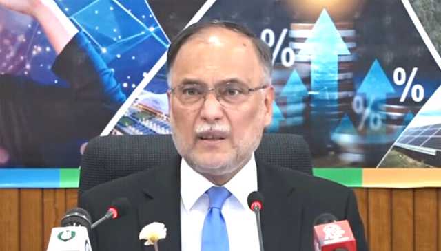 ہم آج بھی پی ٹی آئی کی بچھائی بارودی سرنگیں ہٹا رہے ہیں، احسن اقبال