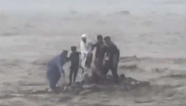 سوات میں ایک ہی خاندان کے 15 افراد سمیت 18 سیاح سیلابی ریلے میں بہہ گئے