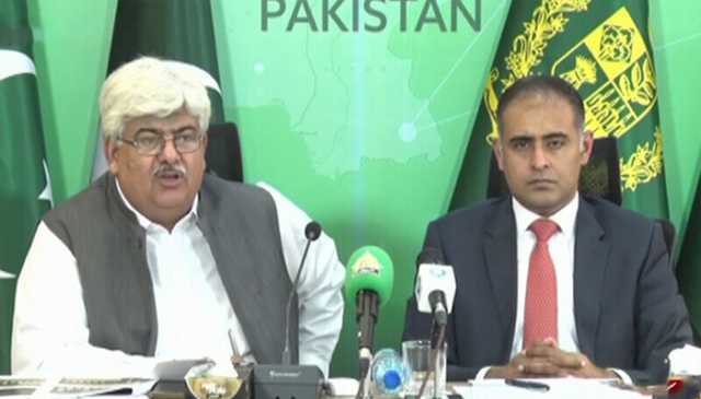 دوہری شہرت والے افسران کے خلاف شکنجہ سخت کر دیا گیا، چیئرمین ایف بی آر