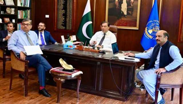 چیئرمین سی ڈی اے کی زیر صدارت کیش لیس اکانومی کے نفاذ کیلئے اعلی سطحی اجلاس ،کیو آر کوڈ کے ذریعے ادائیگیوں کا آغاز کرنے کا فیصلہ