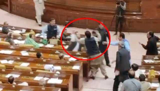 پنجاب اسمبلی،ہنگامہ آرائی پر اپوزیشن رکن خالد نثار ڈوگر اورشیخ امتیاز 15نشستوں کیلئے معطل