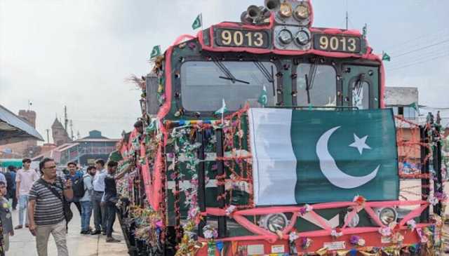 وزیراعظم نے پاک بزنس ایکسپریس کا افتتاح کردیا، ٹرین کا کرایہ کتنا ہوگا؟