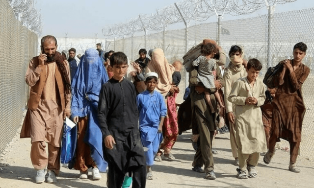 اسرائیل کے ساتھ جاسوسی کے الزامات: ایران سے 5 لاکھ افغان باشندے ملک بدر
