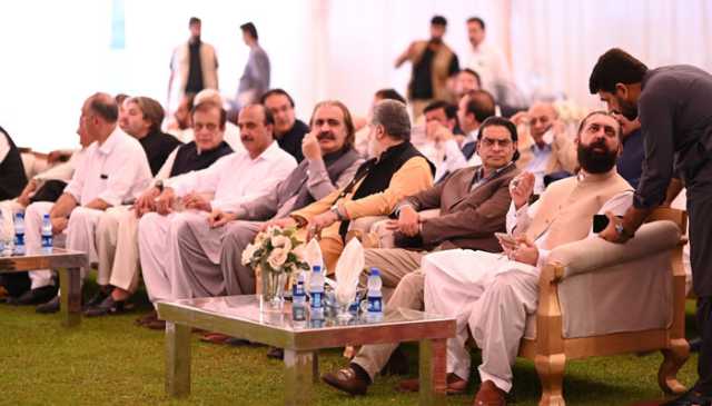 پی ٹی آئی کی پارلیمانی پارٹی اجلاس کی اندرونی کہانی سامنے آگئی