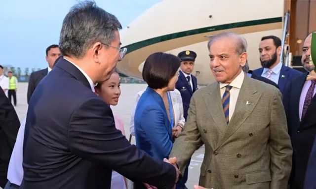 شہباز شریف اہم دورے پر چین پہنچ گئے، شنگھائی تعاون تنظیم اجلاس میں شرکت کریں گے