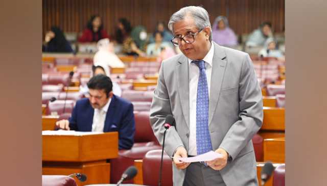 سیاسی شخصیت کیخلاف پیش ہونے کیلیے 7 کروڑ روپے فیس کی پیشکش ہوئی، وفاقی وزیر قانون کا انکشاف
