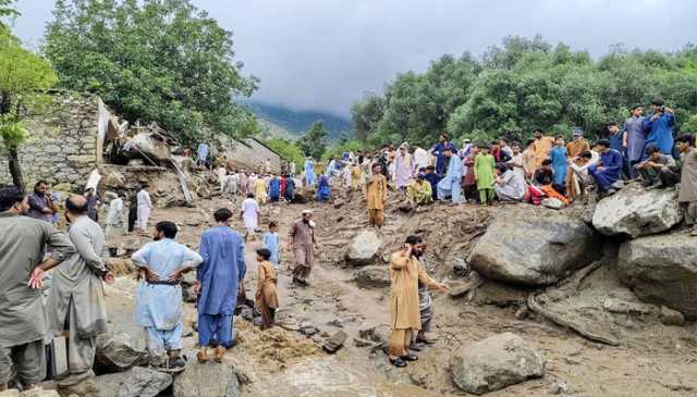 بارشوں اور سیلابی ریلوں نے تباہی مچادی ، اموات کی تعداد 250سے تجاوز، ریسکیو ہیلی کاپٹر گر کر تباہ