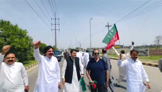 عمران خان کی کال پر احتجاج، ڈپٹی اپوزیشن لیڈر پنجاب سمیت پی ٹی آئی کے متعدد رہنما گرفتار