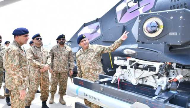 پاک فوج میں جدید ہیلی کاپٹر کی شمولیت؛ آپریشنل تیاریوں پر فیلڈ مارشل کا اظہارِ اطمینان