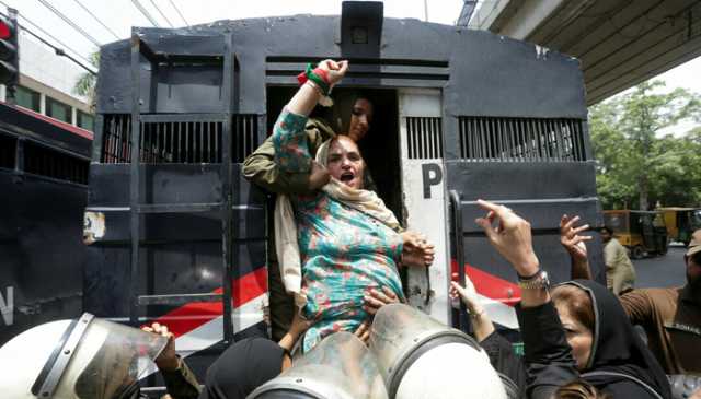 ملک گیر احتجاج کی کال، پی ٹی آئی کا ریحانہ ڈار سمیت کئی کارکنوں کی گرفتاری کا دعویٰ