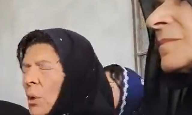 علیمہ خان پر اڈیالہ جیل کے باہر انڈا پھینک دیا گیا