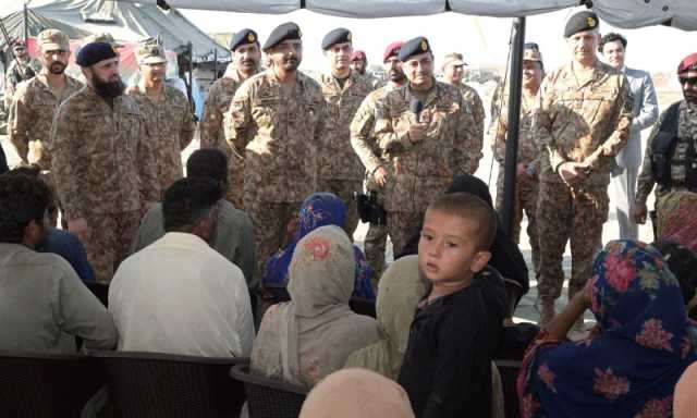 فیلڈ مارشل سید عاصم منیر کا قصور سیکٹر اور جلال پور پیر والا، ملتان میں فلڈ ریلیف کیمپ کا دورہ