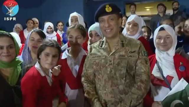 ڈی جی آئی ایس پی آر احمد شریف چودھری کا مری کے مختلف تعلیمی اداروں کا دورہ