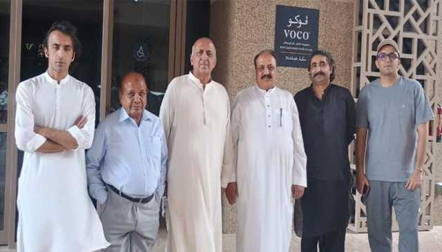 مکہ مکرمہ: ممبر الیکشن کمیشن بابر حسن بھروانہ کی معروف بزنس مین چوہدری محمد افضل جٹ سے ملاقات