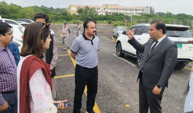 چیئرمین سی ڈی اے محمد علی رندھاوا کا پاک سیکریٹریٹ میں نئی تعمیر شدہ پارکنگ ایریا کا دورہ