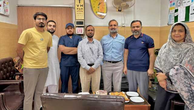 سی ڈی اے ہسپتال کے رجسٹرار ڈاکٹر راشد محمود کی ریٹائرمنٹ پر ساتھی ڈاکٹرز کے ساتھ خصوصی ملاقات